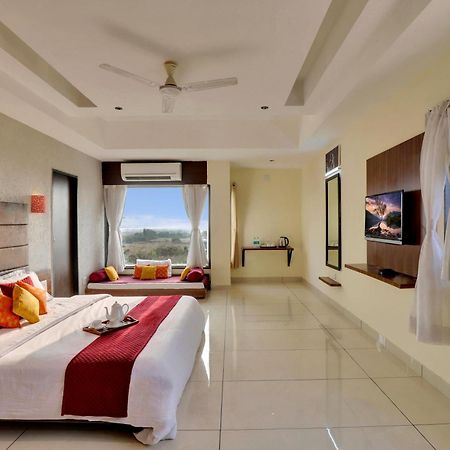 Goverdhan Greens Resort Dwarka L Hotels In Dwarka Eksteriør billede