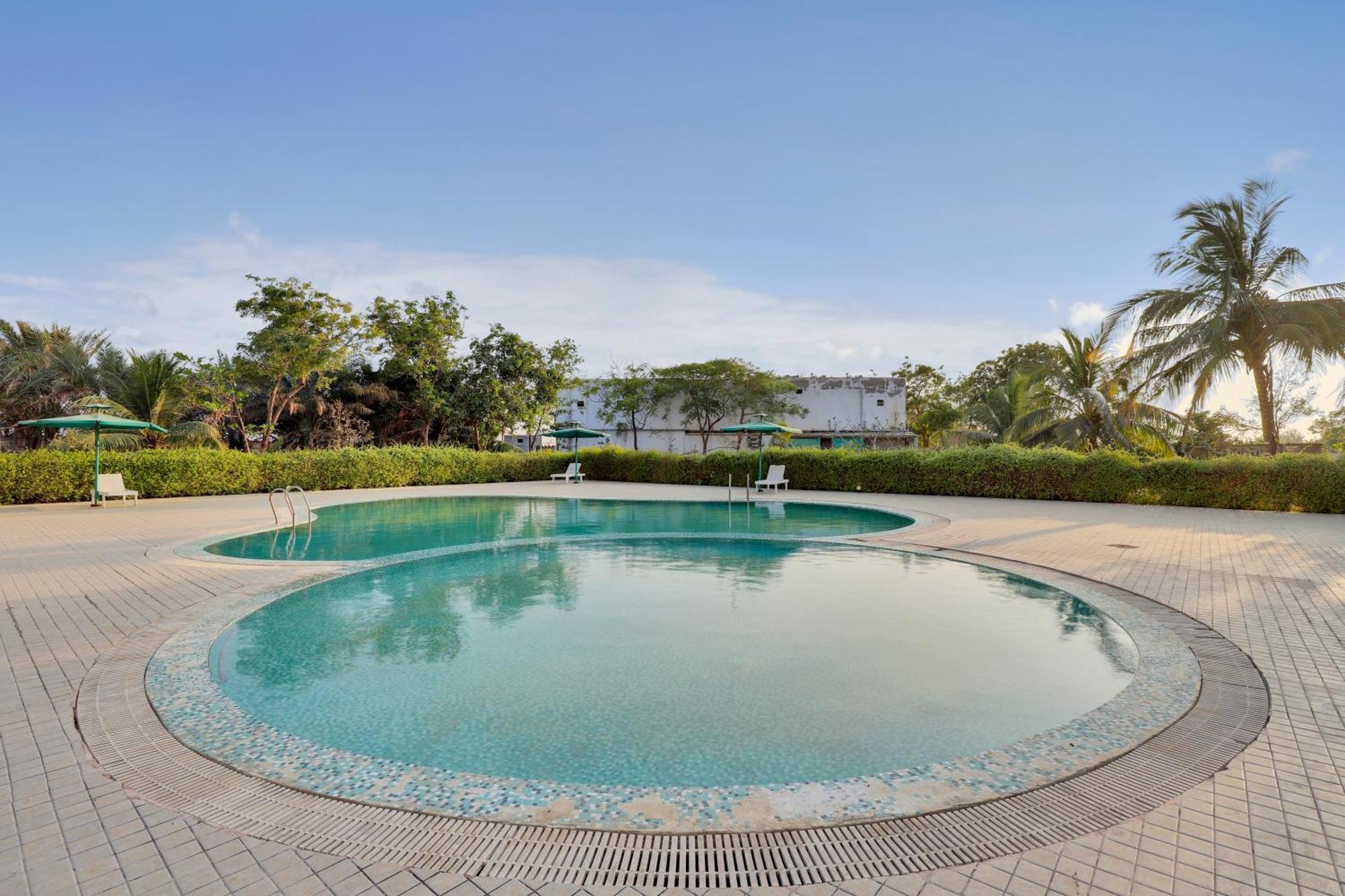 Goverdhan Greens Resort Dwarka L Hotels In Dwarka Eksteriør billede