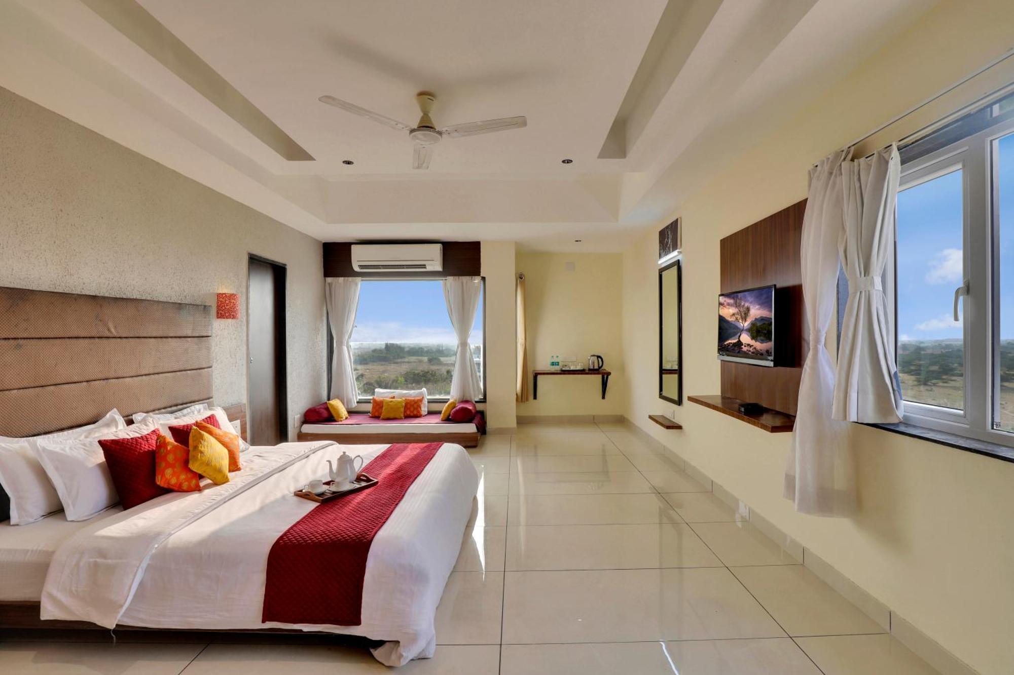 Goverdhan Greens Resort Dwarka L Hotels In Dwarka Eksteriør billede
