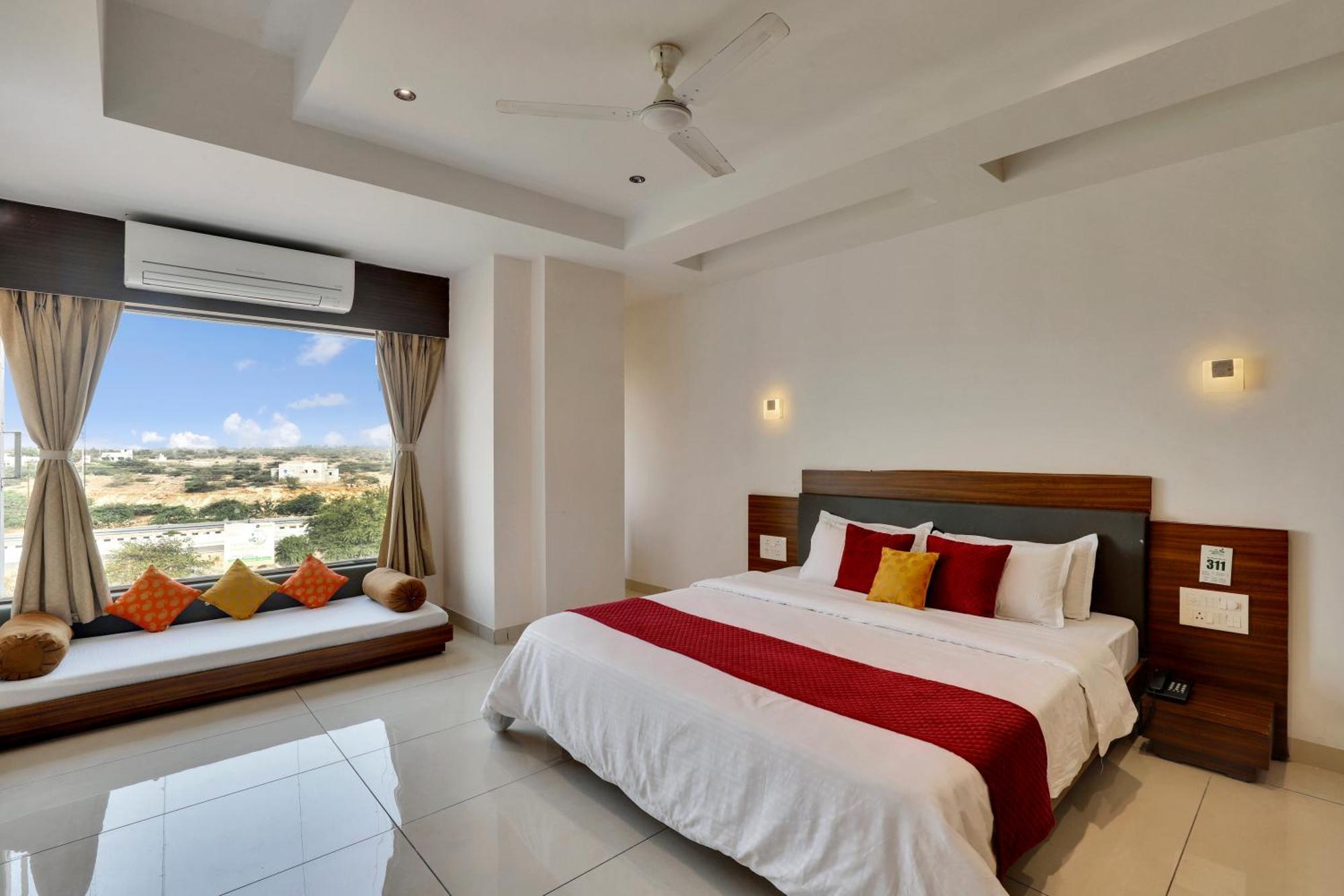 Goverdhan Greens Resort Dwarka L Hotels In Dwarka Eksteriør billede