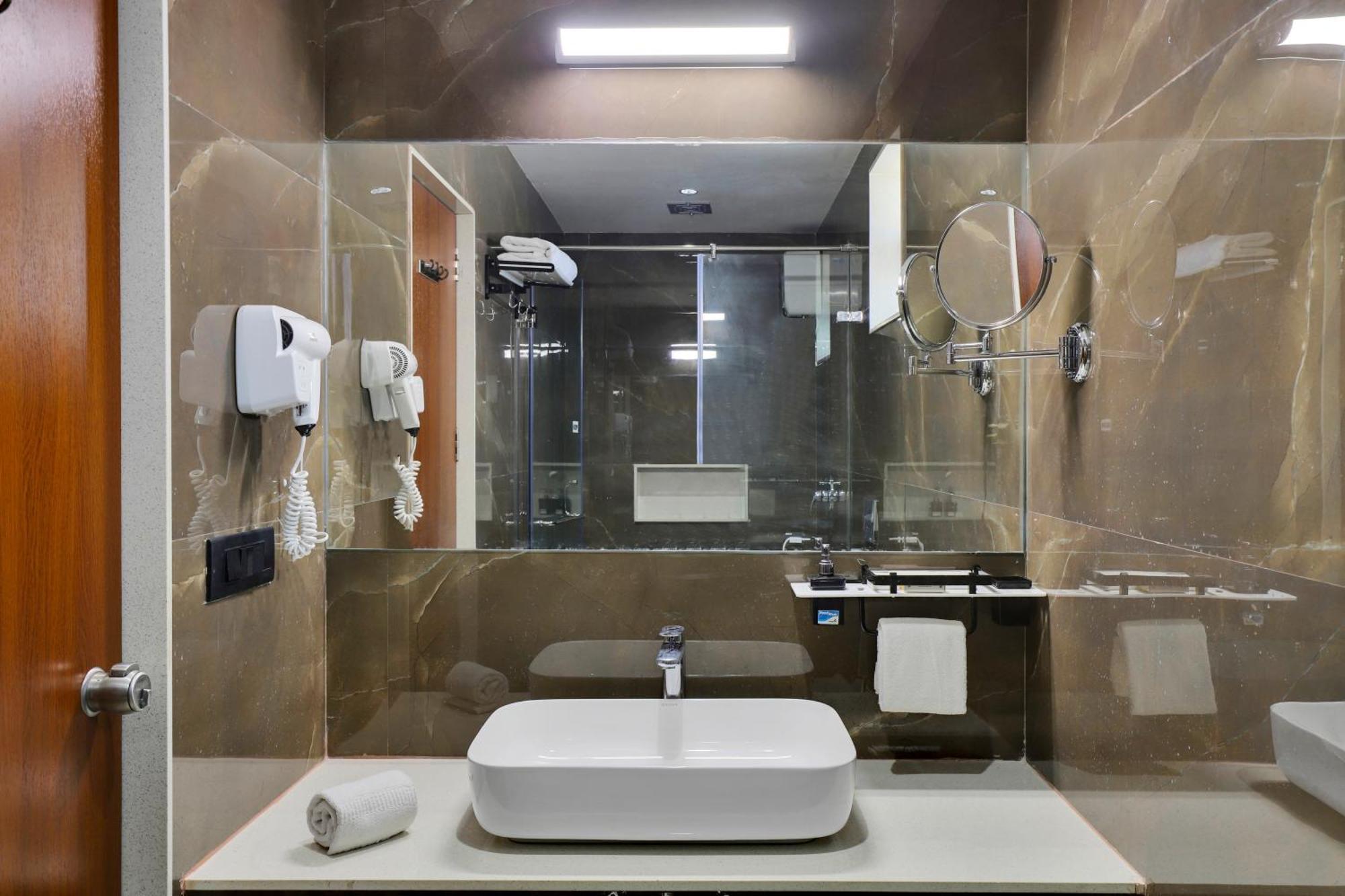 Goverdhan Greens Resort Dwarka L Hotels In Dwarka Eksteriør billede