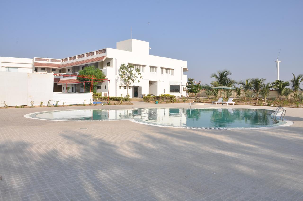 Goverdhan Greens Resort Dwarka L Hotels In Dwarka Eksteriør billede