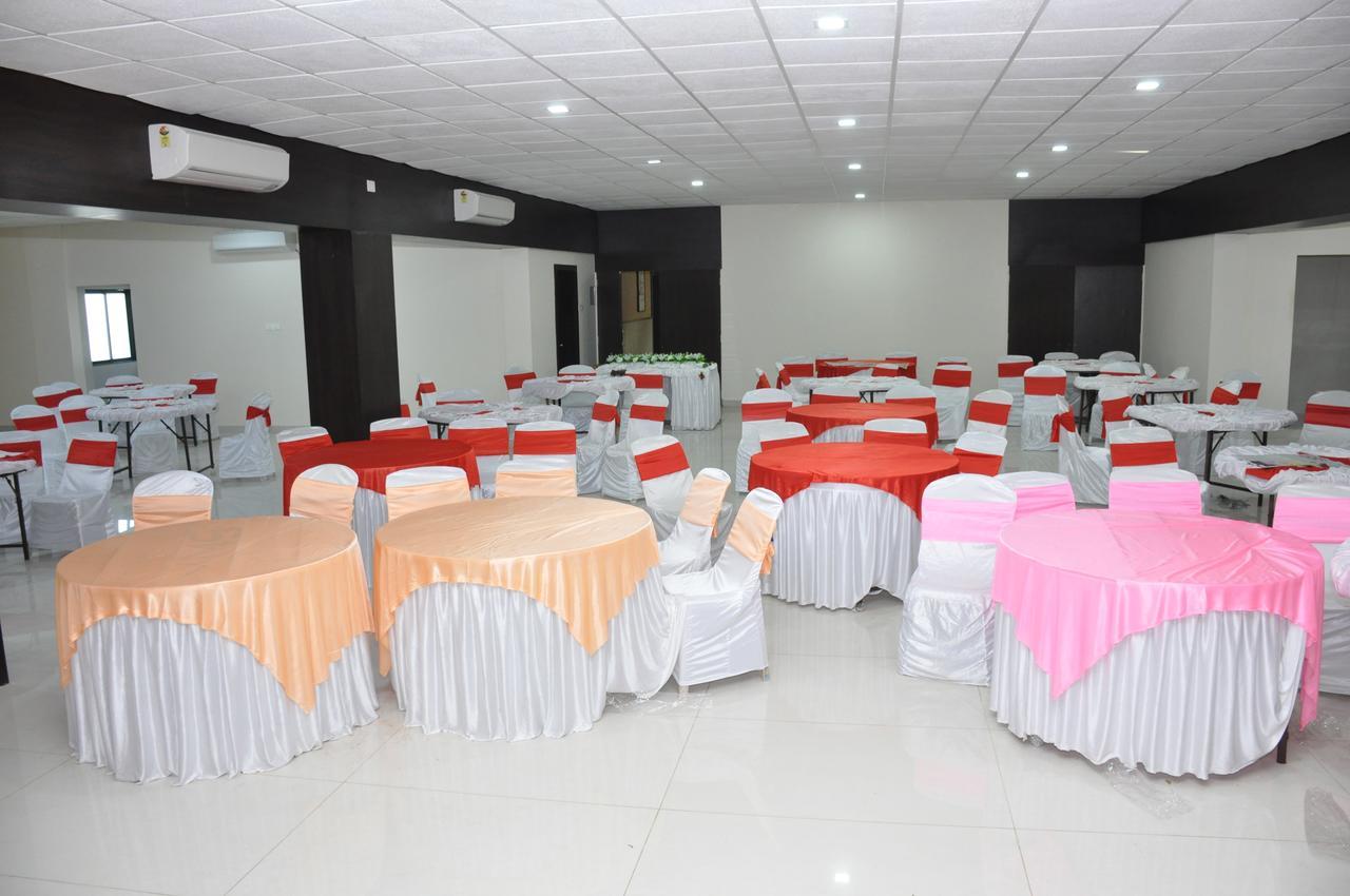 Goverdhan Greens Resort Dwarka L Hotels In Dwarka Eksteriør billede