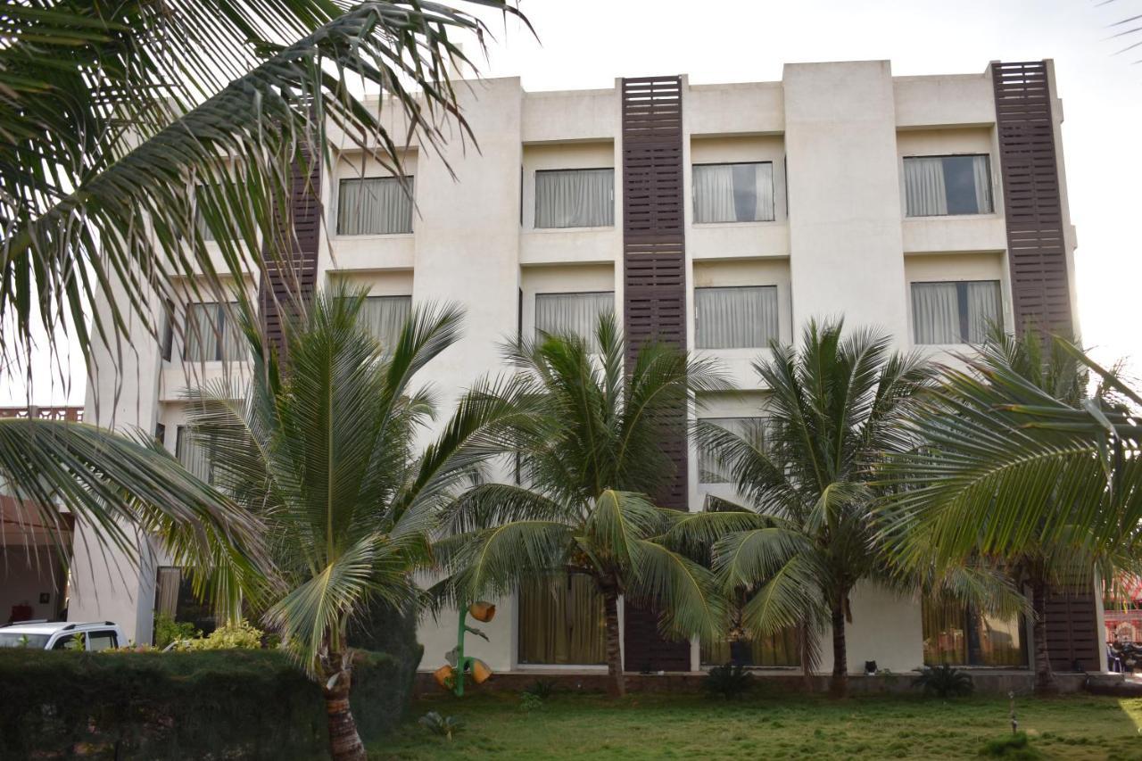 Goverdhan Greens Resort Dwarka L Hotels In Dwarka Eksteriør billede