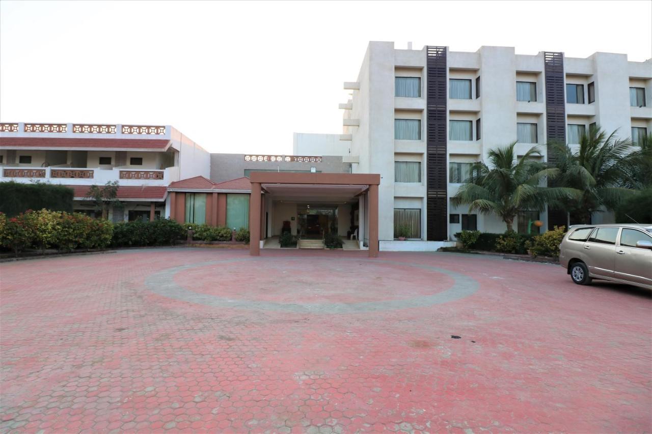 Goverdhan Greens Resort Dwarka L Hotels In Dwarka Eksteriør billede