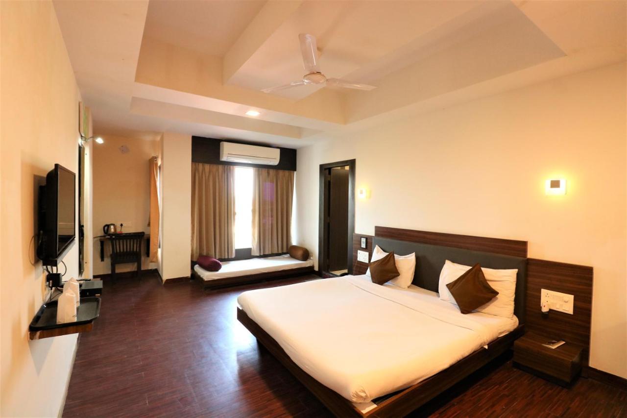 Goverdhan Greens Resort Dwarka L Hotels In Dwarka Eksteriør billede