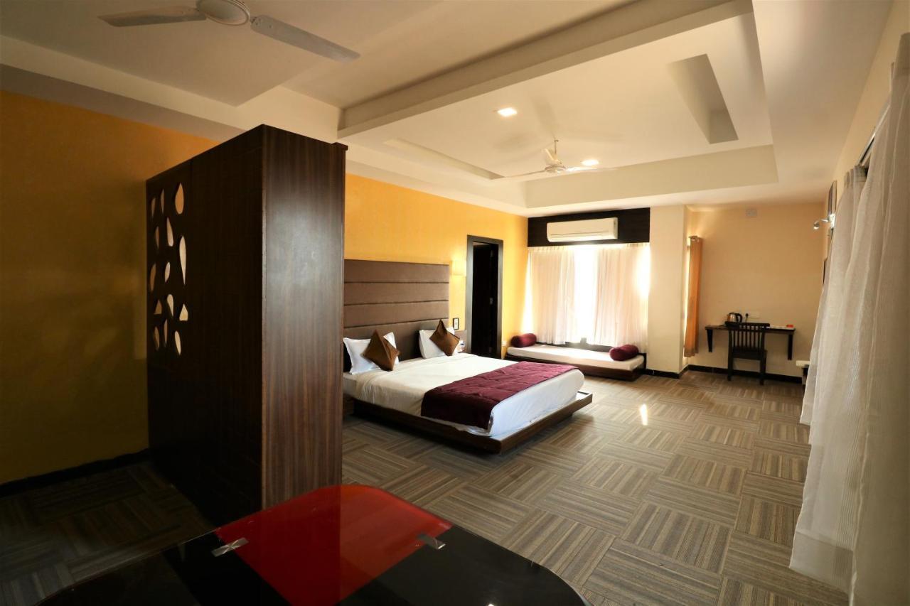 Goverdhan Greens Resort Dwarka L Hotels In Dwarka Eksteriør billede