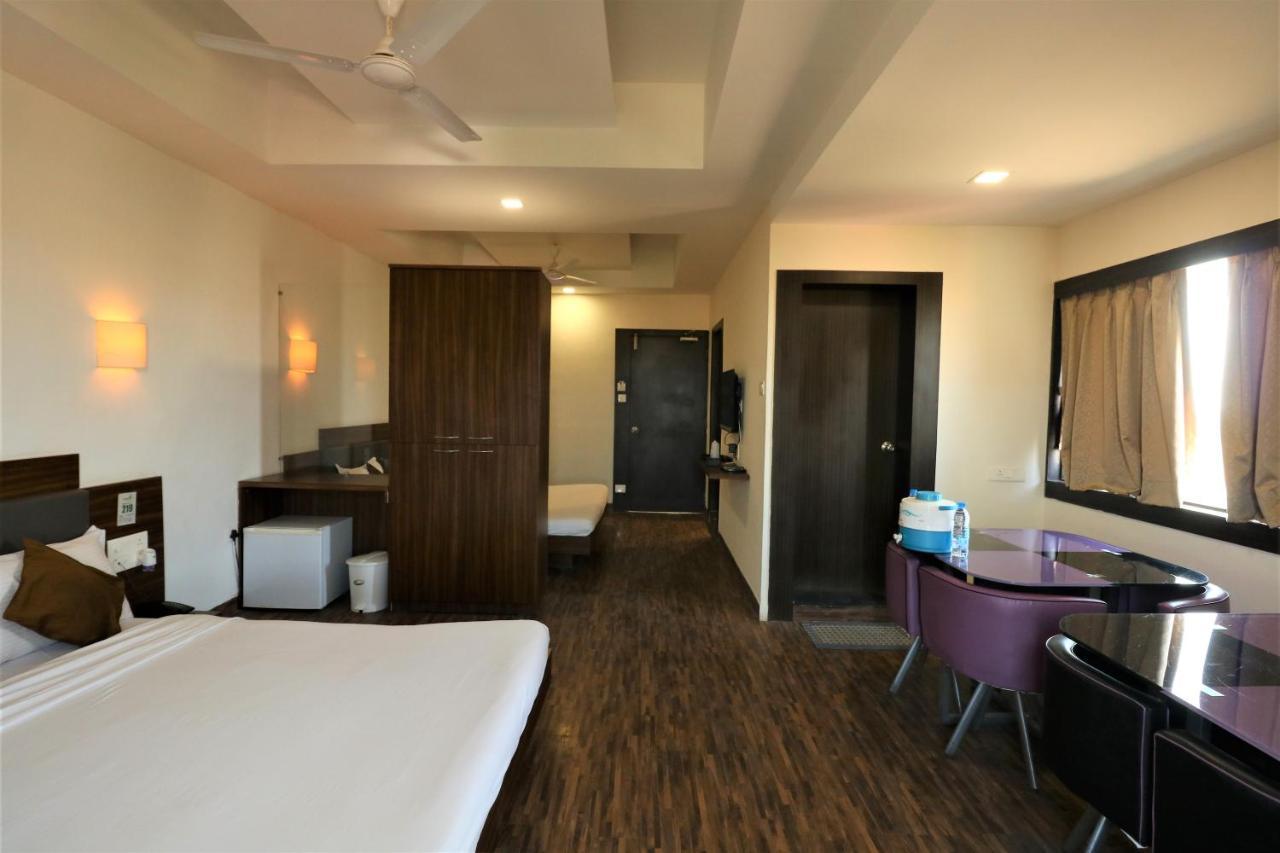 Goverdhan Greens Resort Dwarka L Hotels In Dwarka Eksteriør billede