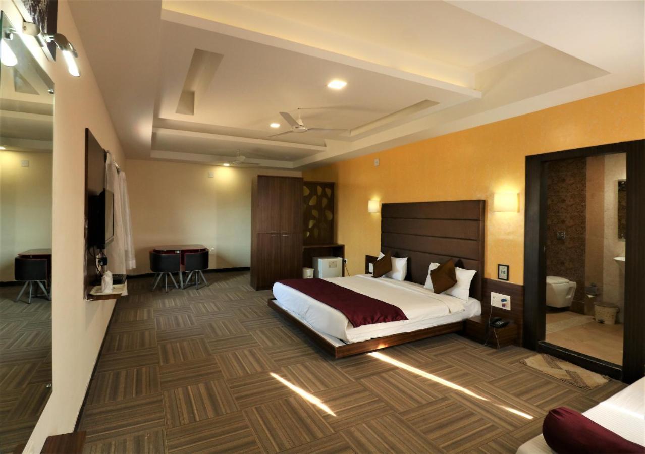 Goverdhan Greens Resort Dwarka L Hotels In Dwarka Eksteriør billede