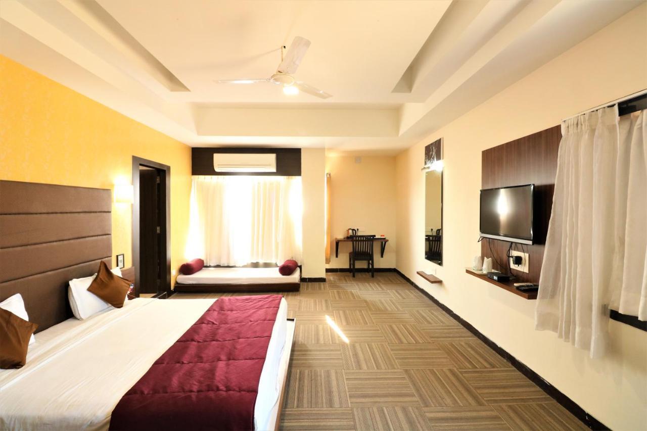 Goverdhan Greens Resort Dwarka L Hotels In Dwarka Eksteriør billede
