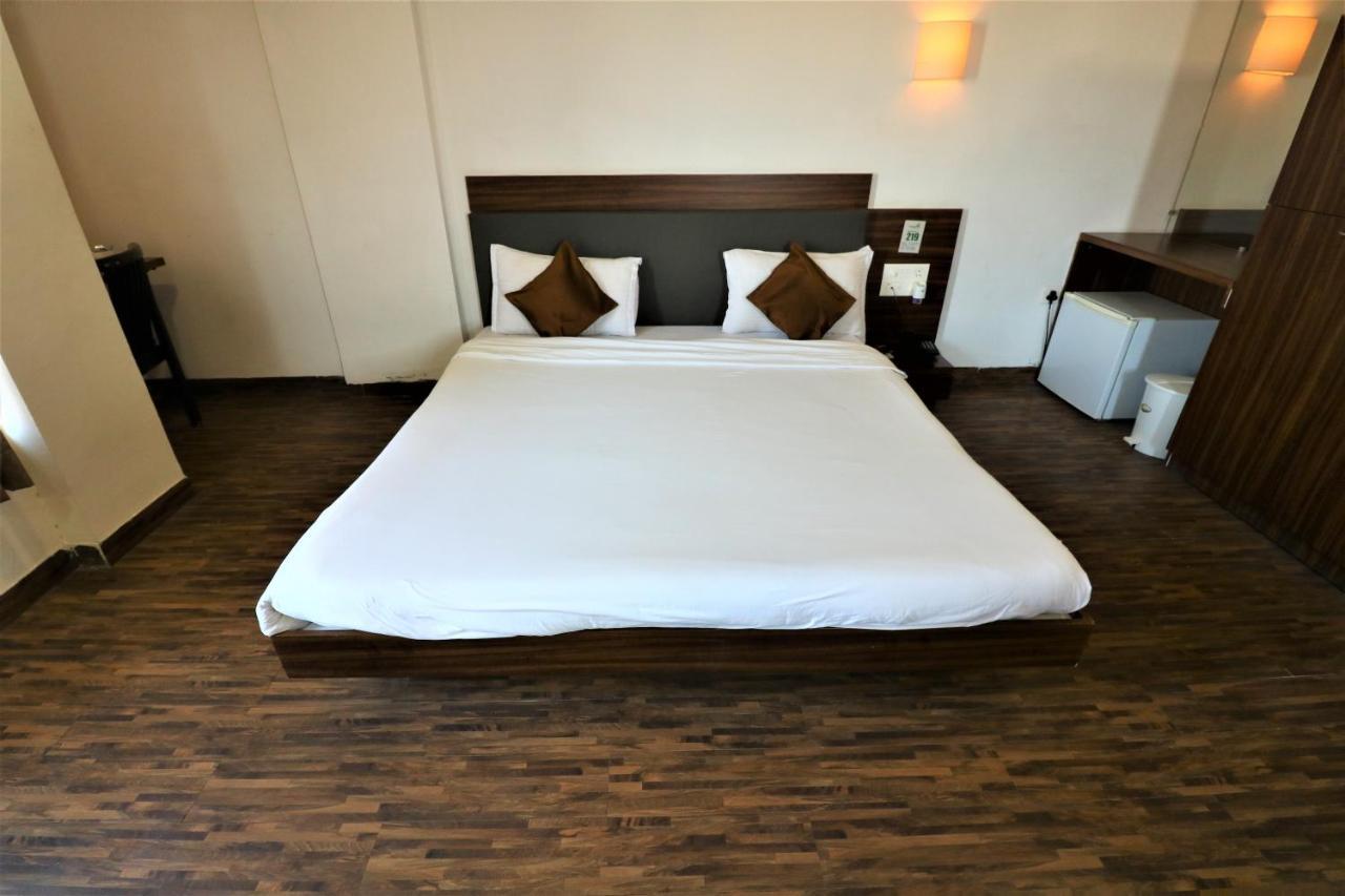 Goverdhan Greens Resort Dwarka L Hotels In Dwarka Eksteriør billede